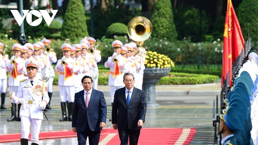 PM Chinh hosts welcome ceremony for Chinese Premier